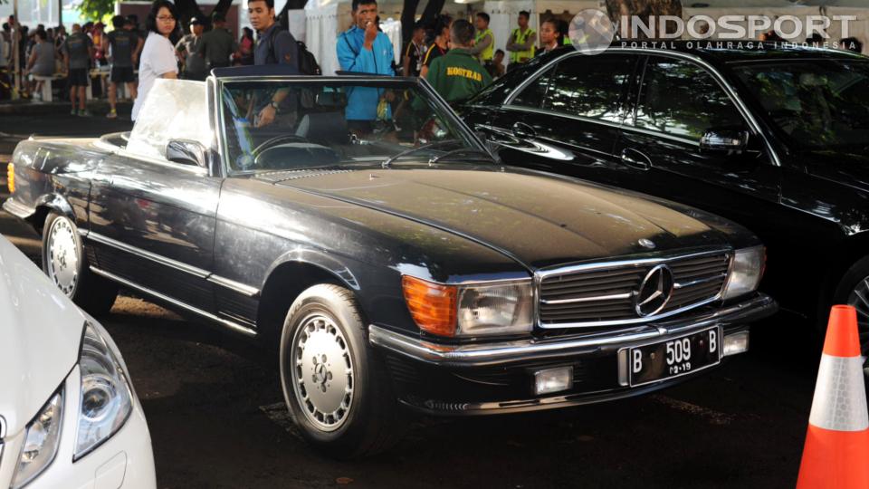 Tidak hanya mobil mewah, mobil klasik Mercedes-Benz 380 SL convertible turut mewarnai Mercedes-Benz Club Indonesia 10K.